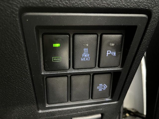 TOYOTA HILUX 4WD 2021