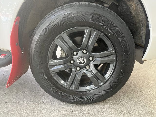 TOYOTA HILUX 4WD 2021