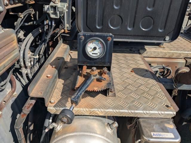 NISSAN DIESEL Quon 2014