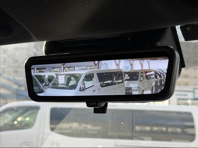 TOYOTA HIACE van 4WD 2024