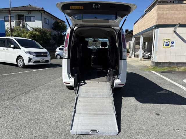 NISSAN SERENA  WG 2013