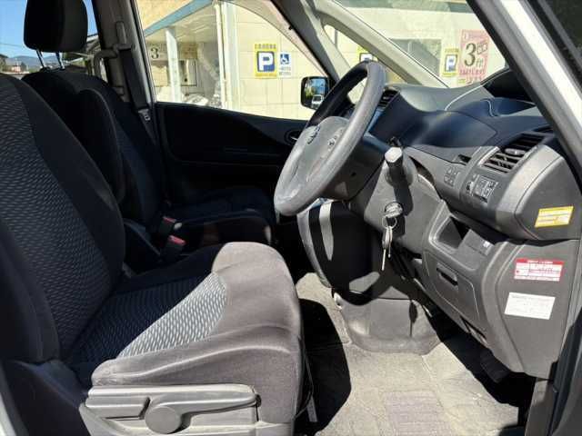 NISSAN SERENA  WG 2013