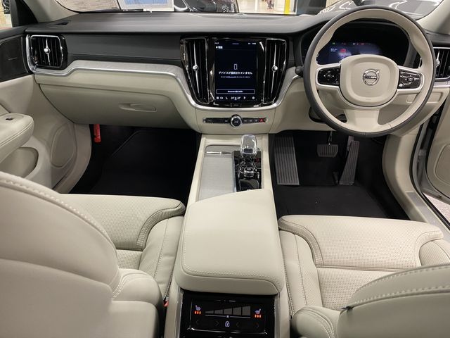 VOLVO VOLVO V60 2025