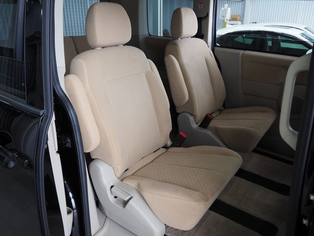 MITSUBISHI DELICA D:5 4WD 2011