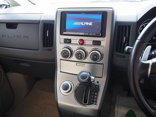 MITSUBISHI DELICA D:5 4WD 2011