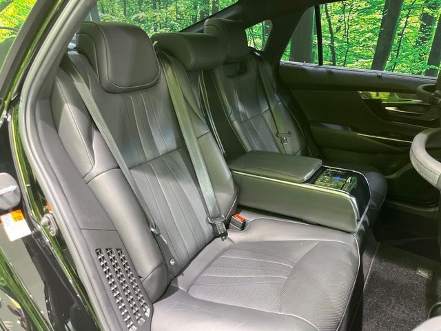 TOYOTA CROWN sedan hybrid 4WD 2018