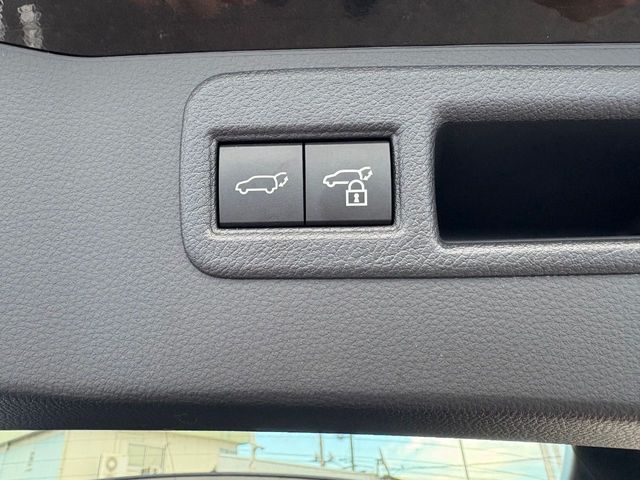 TOYOTA HARRIER HYBRID 2023