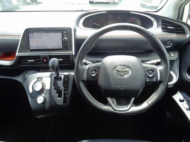 TOYOTA SIENTA 2017