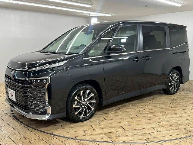 TOYOTA VOXY 2023