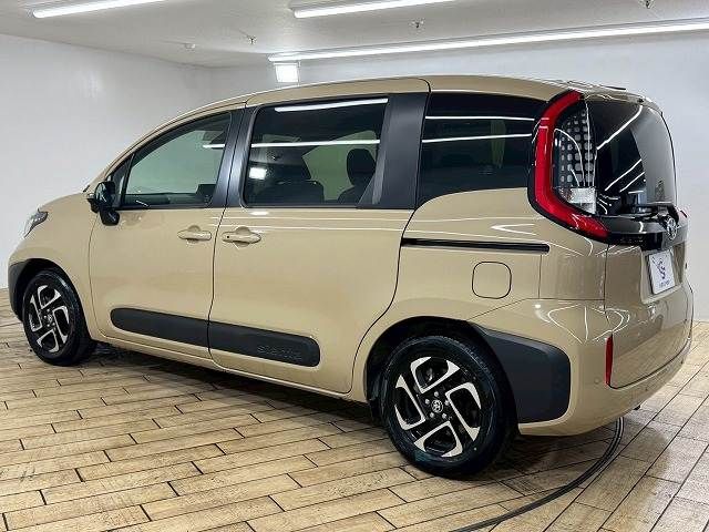 TOYOTA SIENTA HYBRID 2022