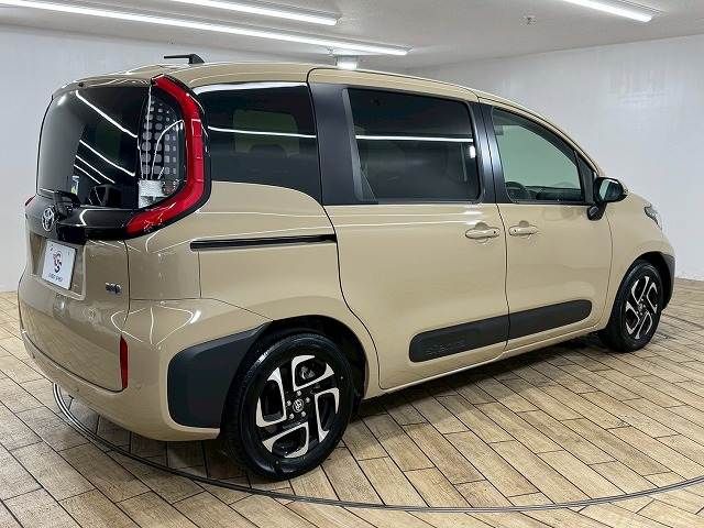 TOYOTA SIENTA HYBRID 2022
