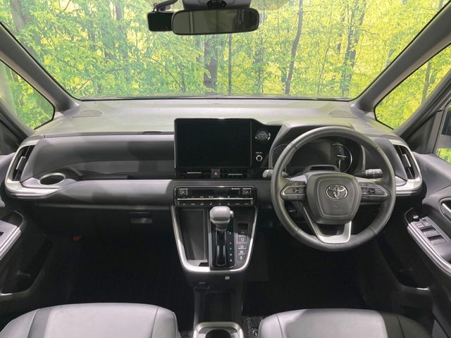 TOYOTA NOAH HYBRID 2023