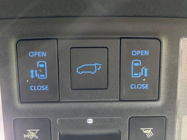 TOYOTA NOAH HYBRID 2023