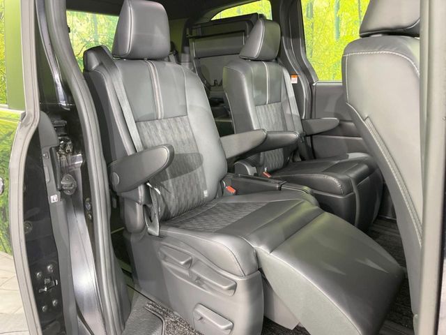 TOYOTA NOAH HYBRID 2023