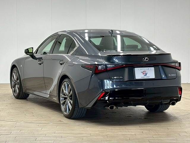 TOYOTA LEXUS IS300h 2021