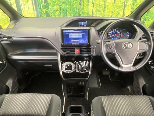 TOYOTA VOXY HYBRID 2018