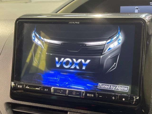 TOYOTA VOXY HYBRID 2018