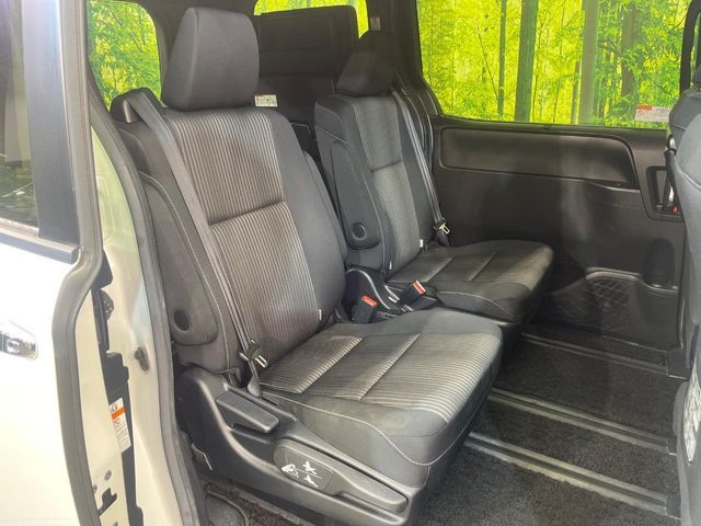 TOYOTA VOXY HYBRID 2018