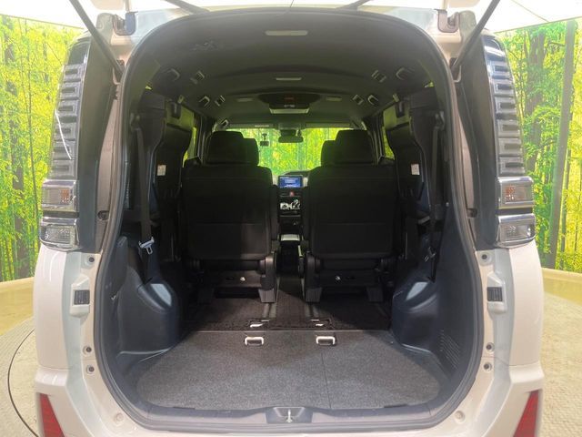 TOYOTA VOXY HYBRID 2018