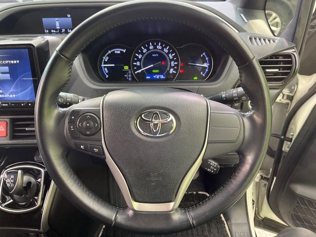 TOYOTA VOXY HYBRID 2018
