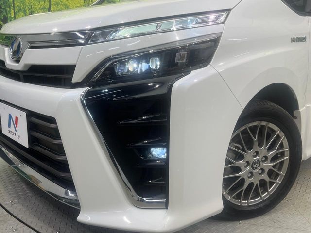 TOYOTA VOXY HYBRID 2018