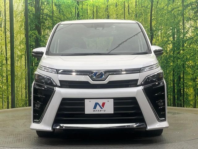 TOYOTA VOXY HYBRID 2018