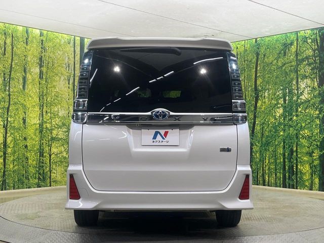 TOYOTA VOXY HYBRID 2018