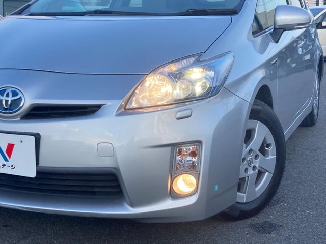 TOYOTA PRIUS 2011