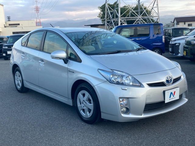 TOYOTA PRIUS 2011