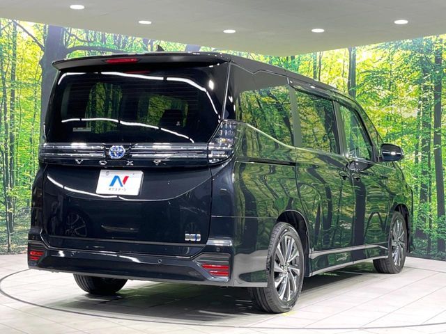 TOYOTA VOXY HYBRID 2023