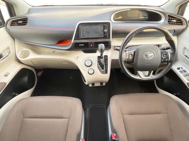 TOYOTA SIENTA HYBRID 2018