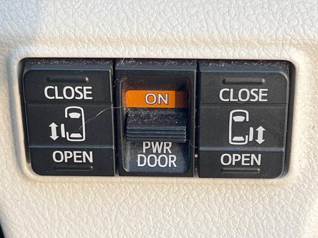 TOYOTA SIENTA HYBRID 2018