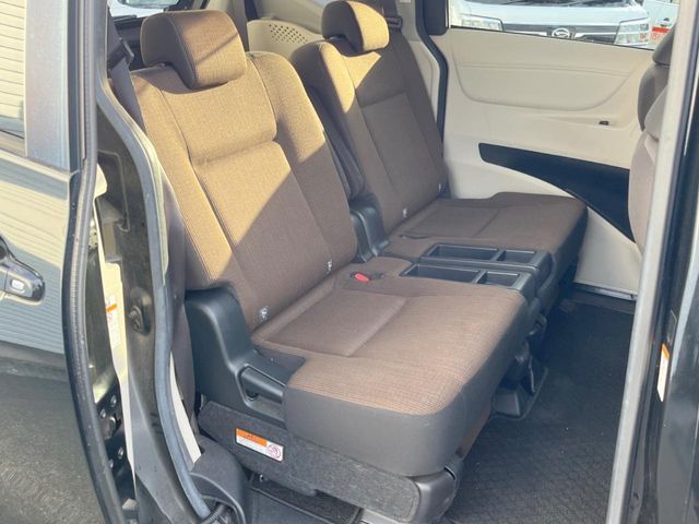 TOYOTA SIENTA HYBRID 2018