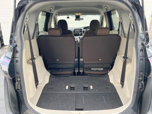 TOYOTA SIENTA HYBRID 2018