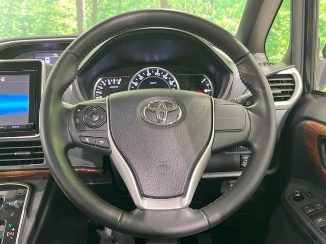 TOYOTA VOXY 2015