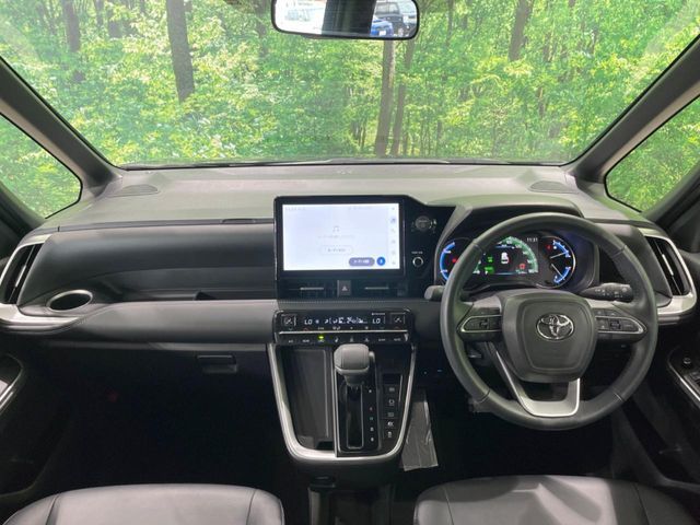 TOYOTA NOAH HYBRID 2024