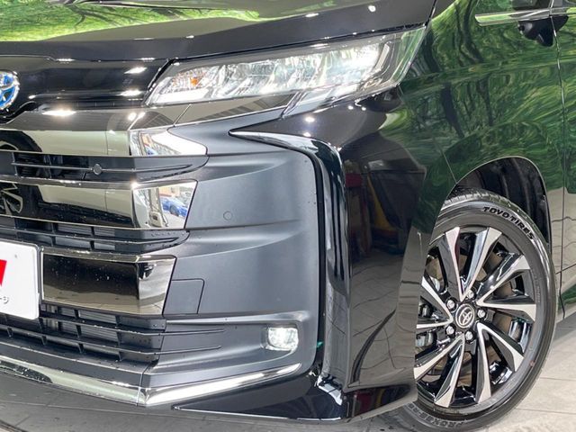 TOYOTA NOAH HYBRID 2024