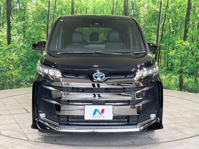 TOYOTA NOAH HYBRID 2024