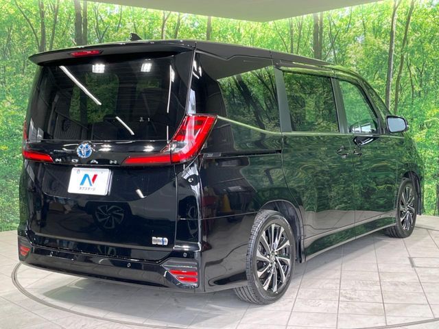 TOYOTA NOAH HYBRID 2024