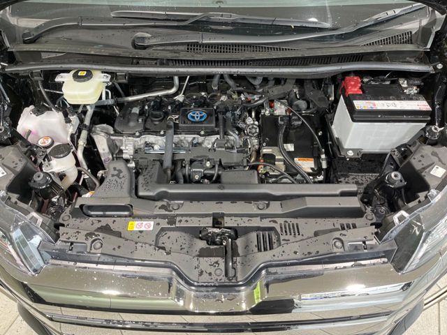 TOYOTA NOAH HYBRID 2024