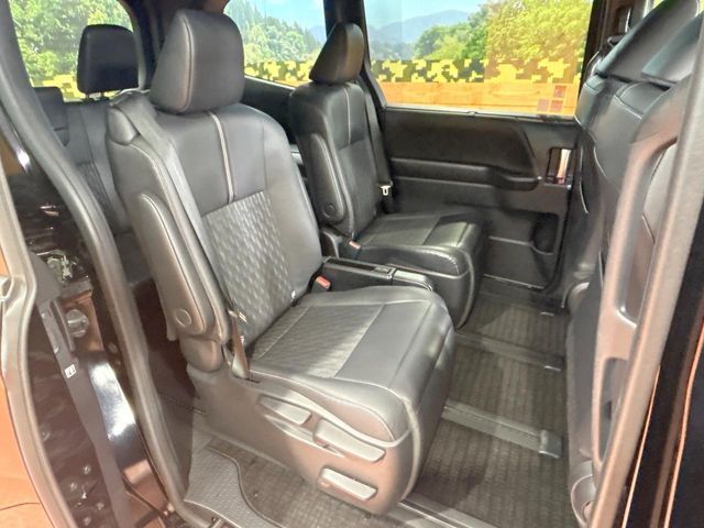 TOYOTA NOAH HYBRID 2023