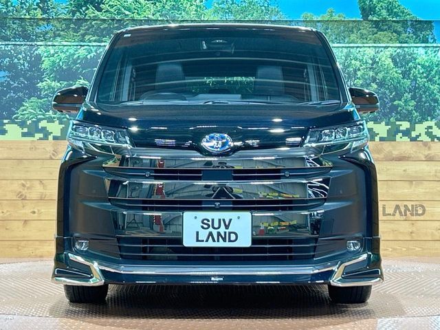 TOYOTA NOAH HYBRID 2023