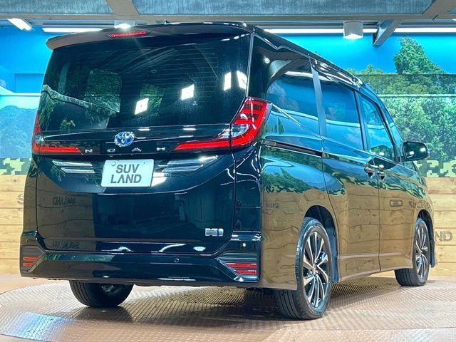 TOYOTA NOAH HYBRID 2023