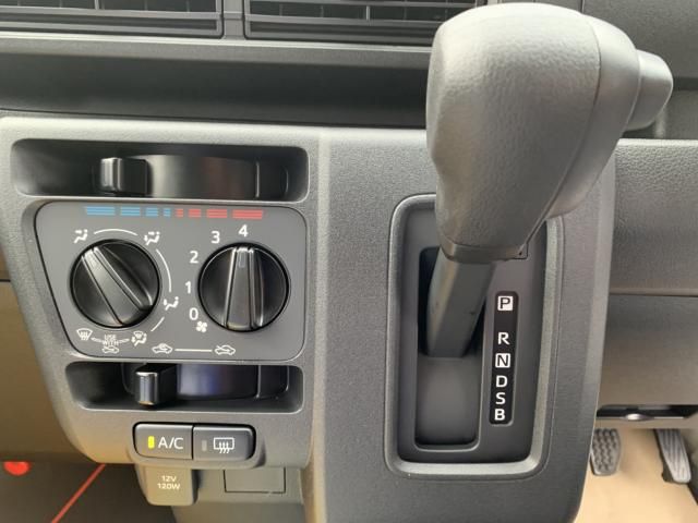 DAIHATSU HIJET CARGO 2025