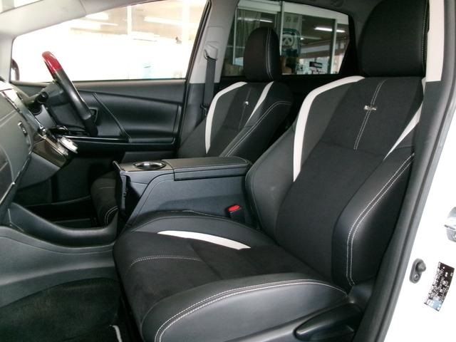 TOYOTA PRIUS Alpha 2016