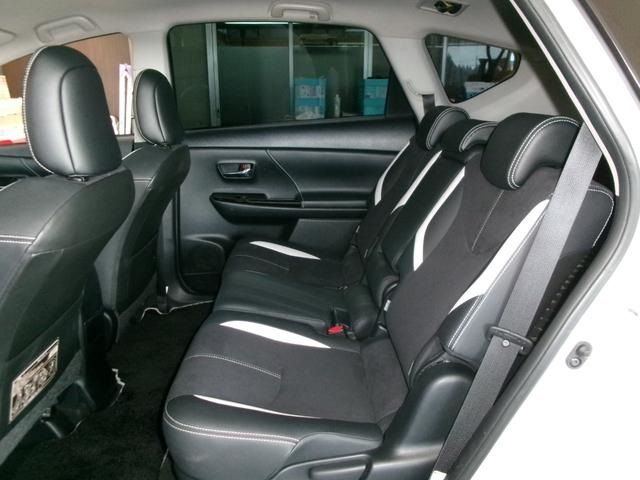 TOYOTA PRIUS Alpha 2016