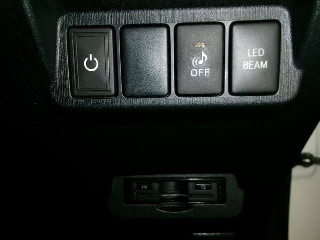 TOYOTA PRIUS Alpha 2016