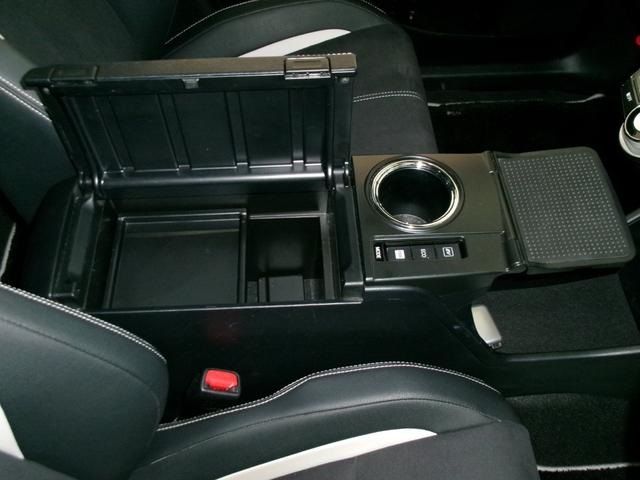 TOYOTA PRIUS Alpha 2016