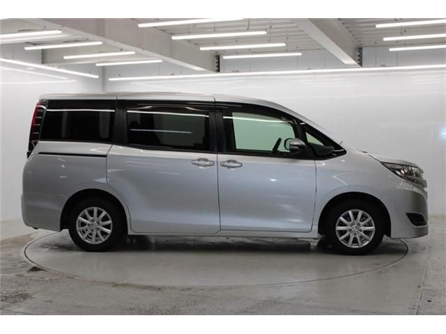 TOYOTA NOAH 2018