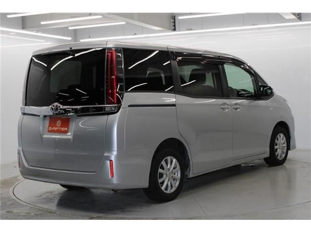 TOYOTA NOAH 2018